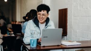 Business student working in a café