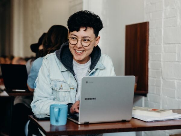 Business student working in a café