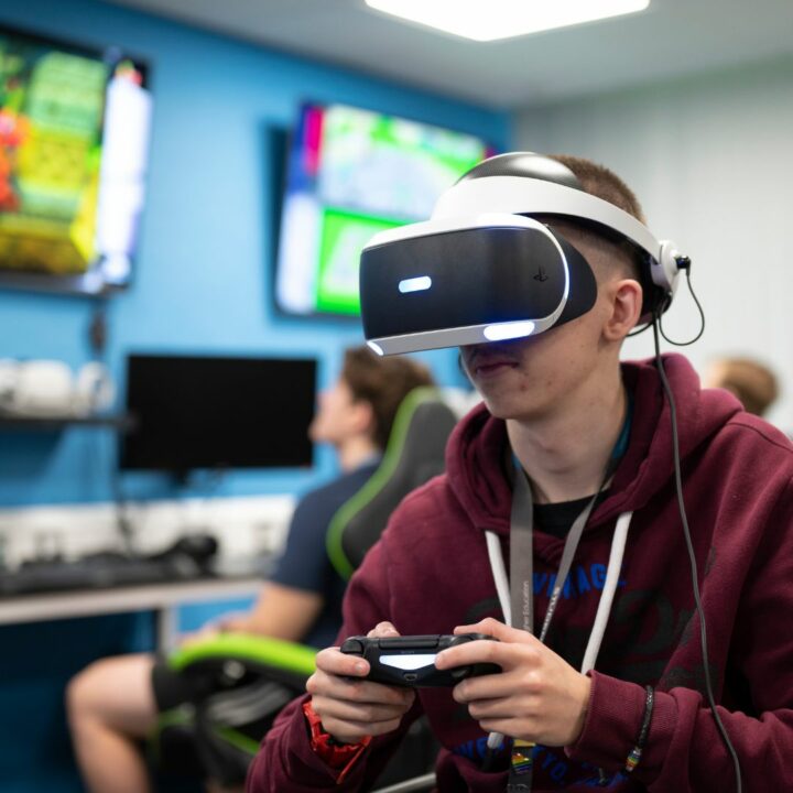 Student using VR headset in gaming lab