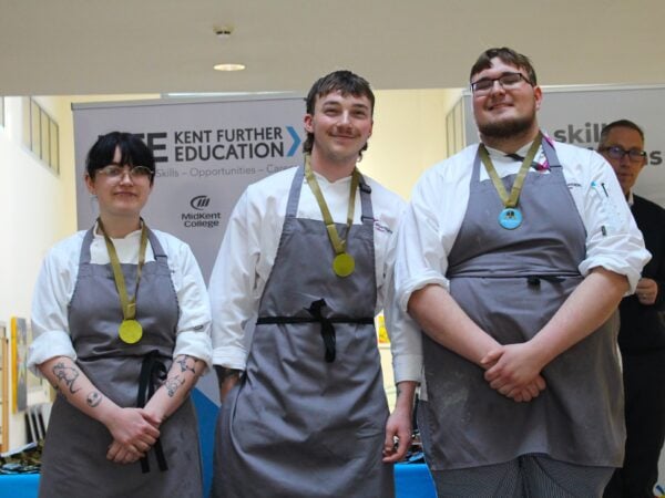 three students win gold medal