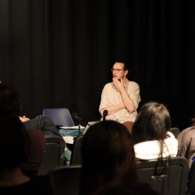 Stephen Foy Philp talking to students
