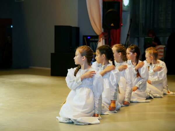 5 children kneeling ready to perform a dance