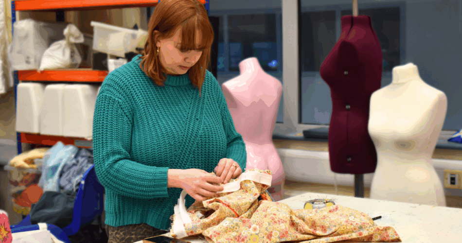 adult learner sewing in a sewing for beginners course