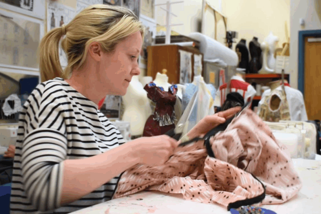 adult learner sewing in beginner class
