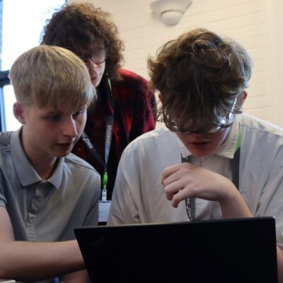 t level students work together during a workshop